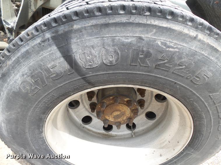 image for item DB7113 2003 International 9400i semi truck