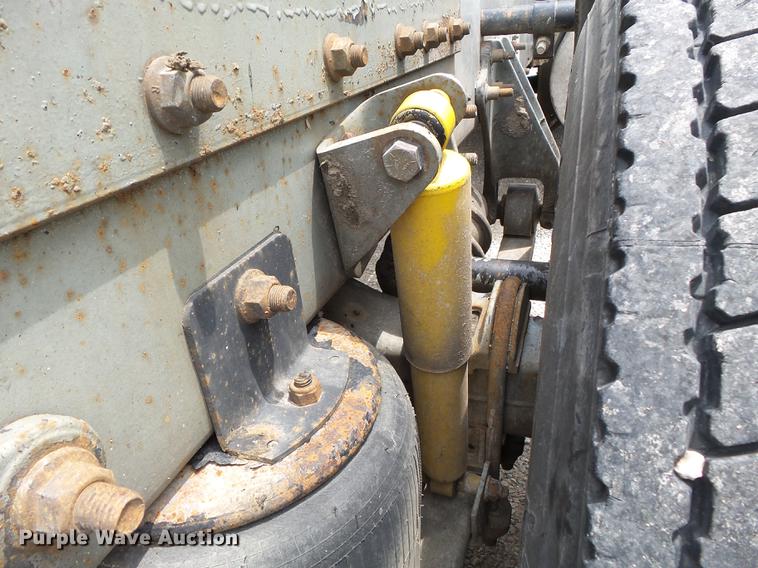 image for item DB7113 2003 International 9400i semi truck