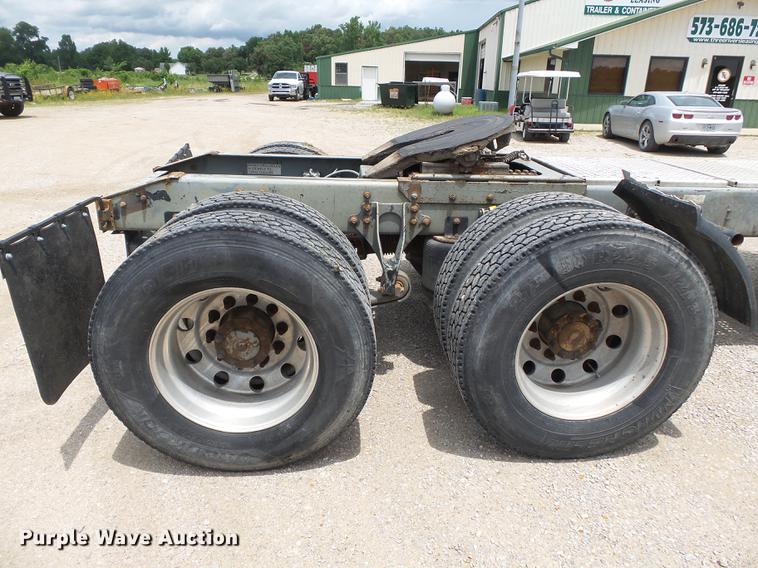 image for item DB7113 2003 International 9400i semi truck