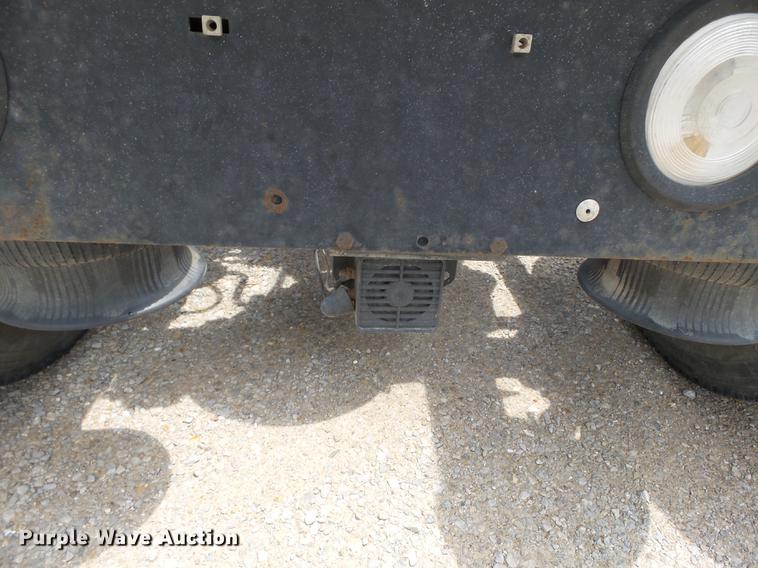 image for item DB7113 2003 International 9400i semi truck