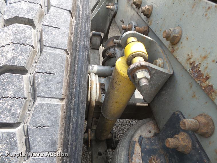 image for item DB7113 2003 International 9400i semi truck