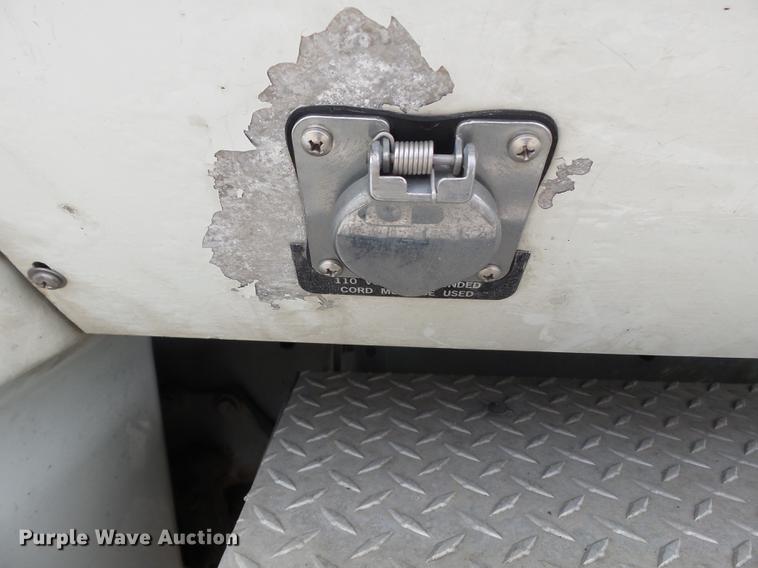 image for item DB7113 2003 International 9400i semi truck