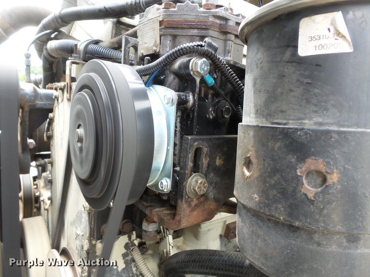 image for item DB7113 2003 International 9400i semi truck