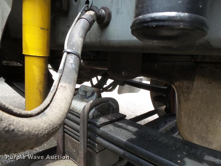 image for item DB7113 2003 International 9400i semi truck