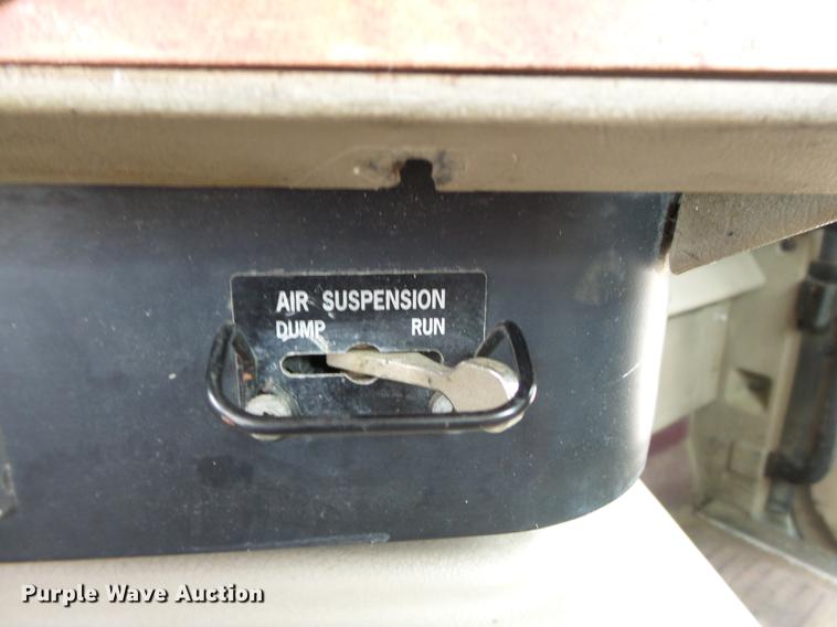 image for item DB7113 2003 International 9400i semi truck