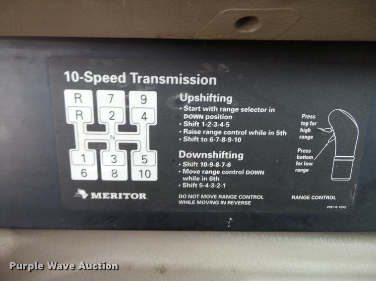 image for item DB7113 2003 International 9400i semi truck