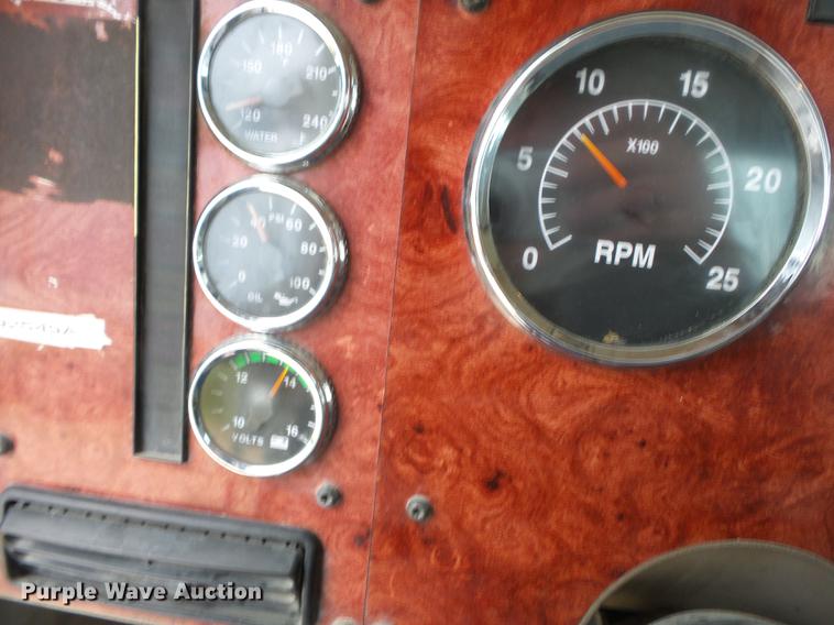 image for item DB7113 2003 International 9400i semi truck