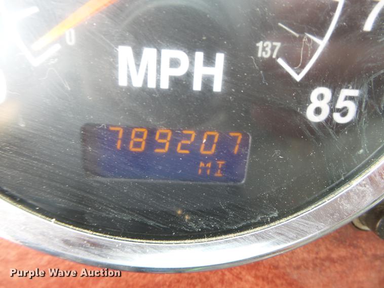 image for item DB7113 2003 International 9400i semi truck