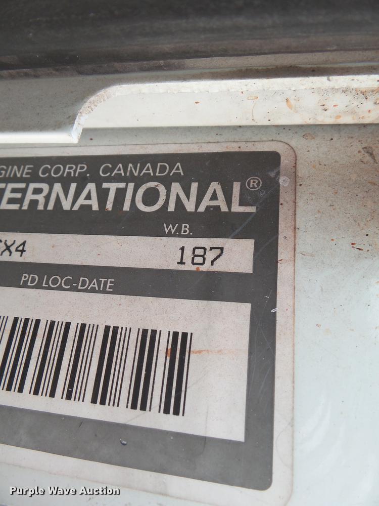 image for item DB7113 2003 International 9400i semi truck