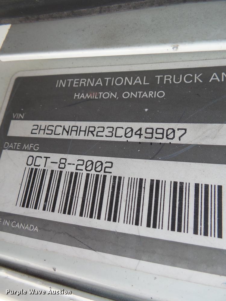 image for item DB7113 2003 International 9400i semi truck