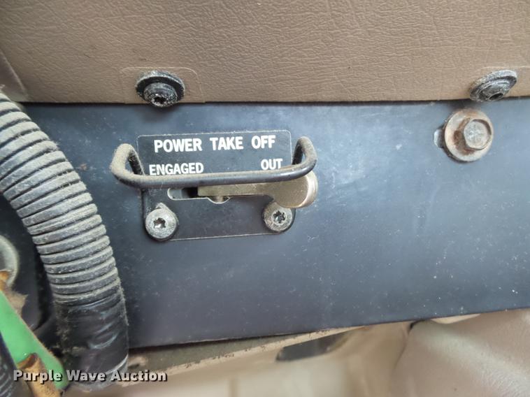 image for item DB7113 2003 International 9400i semi truck