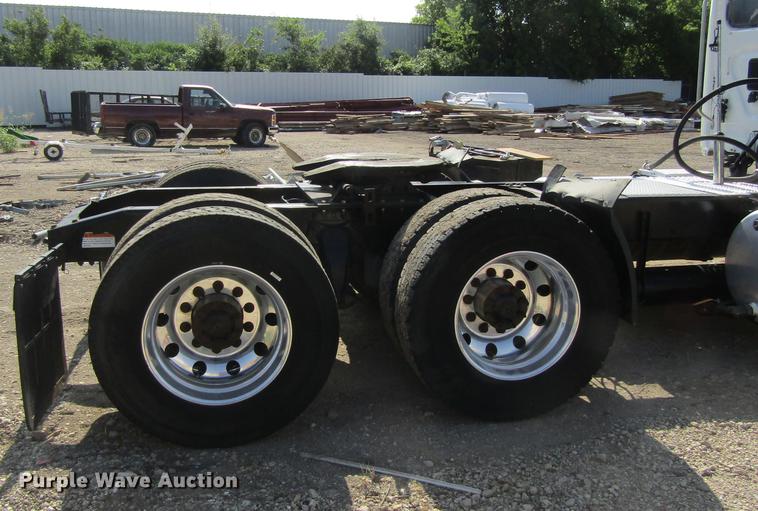 image for item DC0028 2012 Freightliner Cascadia semi truck