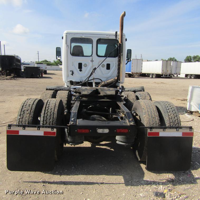 image for item DC0028 2012 Freightliner Cascadia semi truck