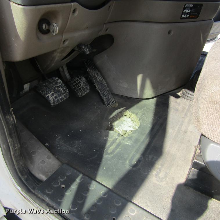 image for item DC0028 2012 Freightliner Cascadia semi truck