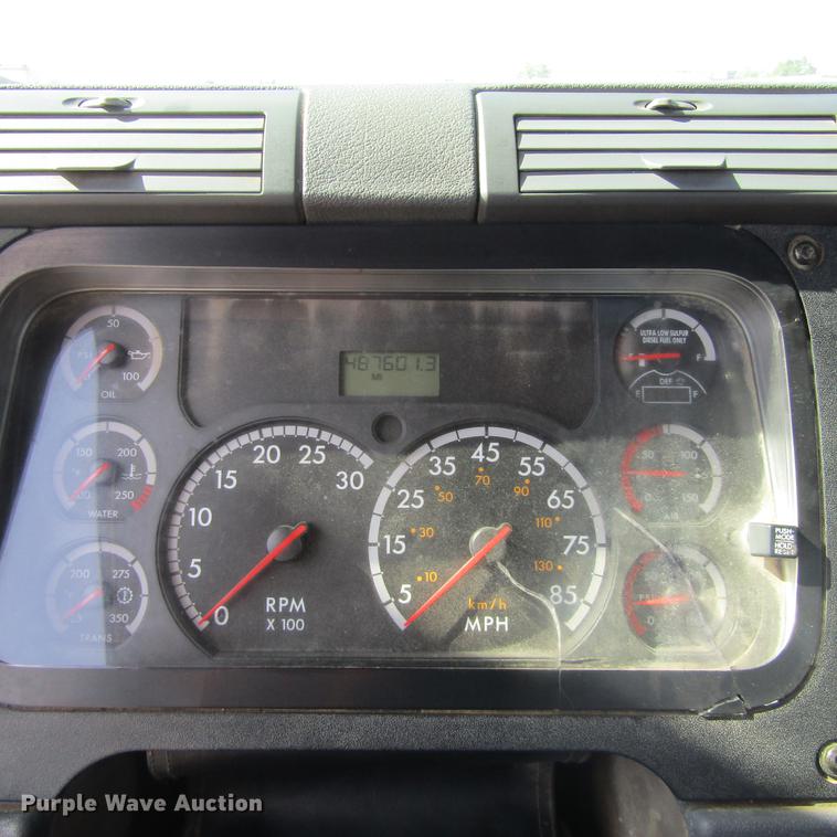 image for item DC0028 2012 Freightliner Cascadia semi truck