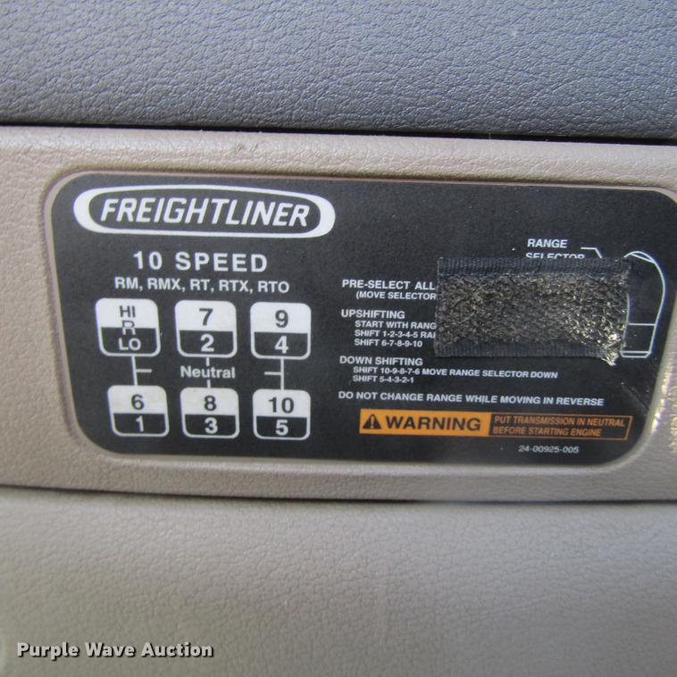 image for item DC0028 2012 Freightliner Cascadia semi truck