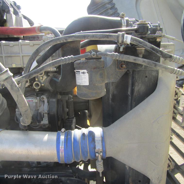 image for item DC0028 2012 Freightliner Cascadia semi truck