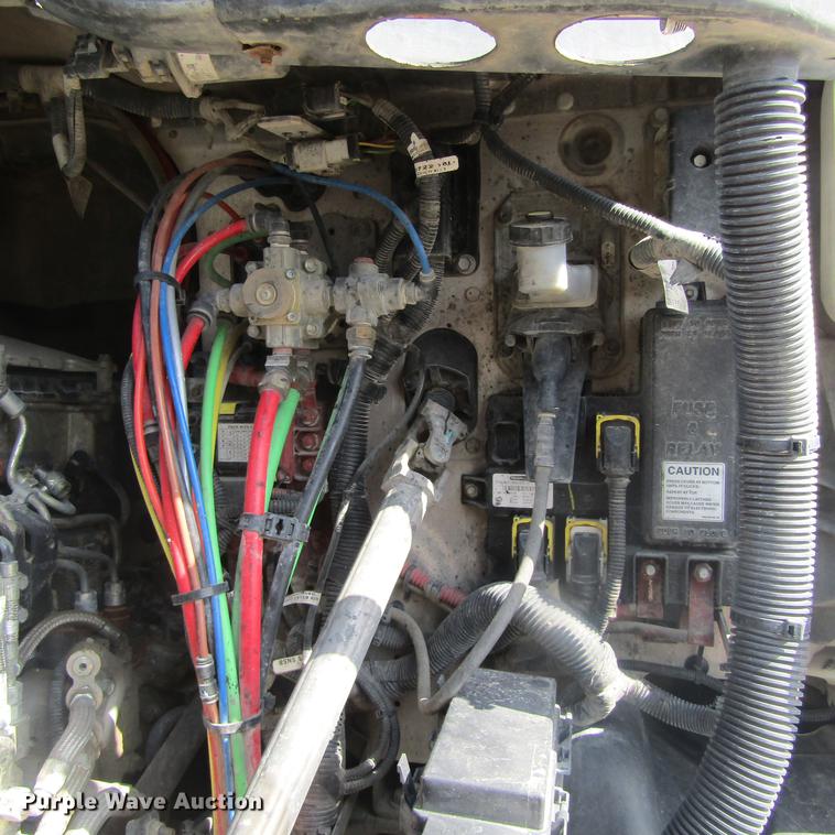 image for item DC0028 2012 Freightliner Cascadia semi truck