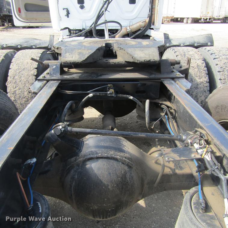 image for item DC0028 2012 Freightliner Cascadia semi truck