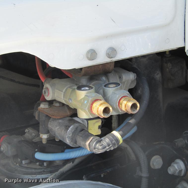 image for item DC0028 2012 Freightliner Cascadia semi truck