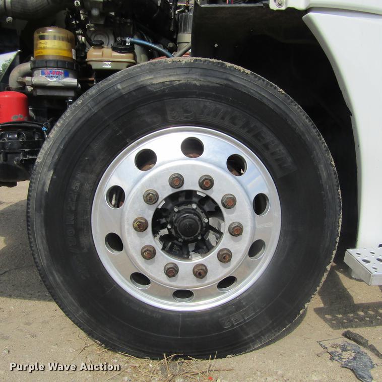 image for item DC0028 2012 Freightliner Cascadia semi truck