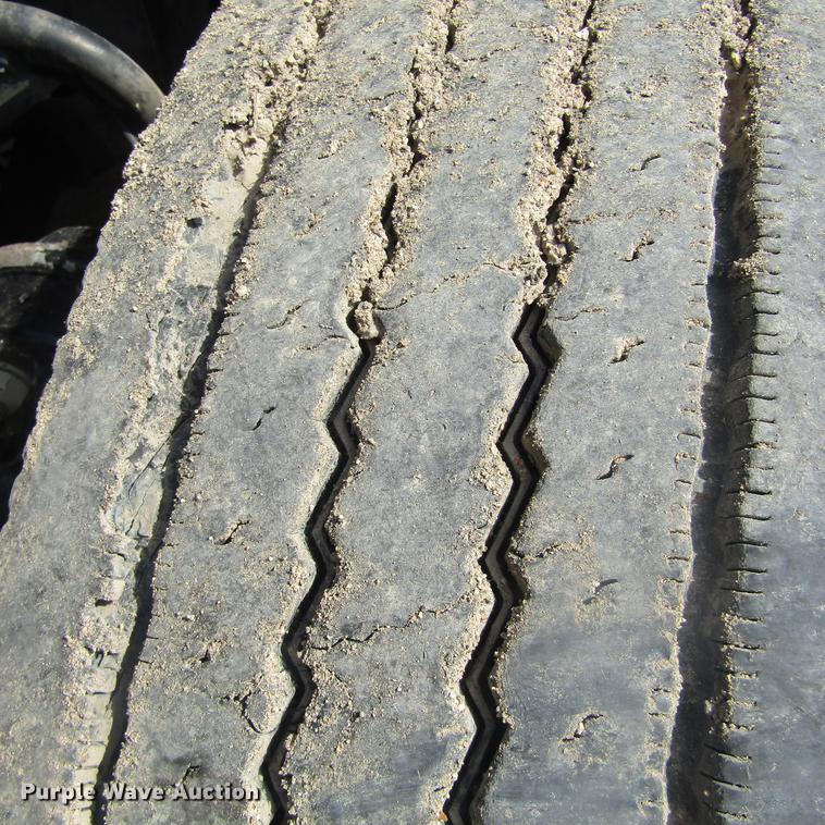 image for item DC0028 2012 Freightliner Cascadia semi truck