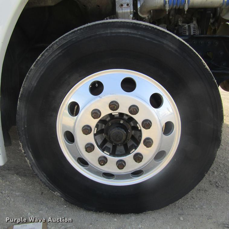 image for item DC0028 2012 Freightliner Cascadia semi truck