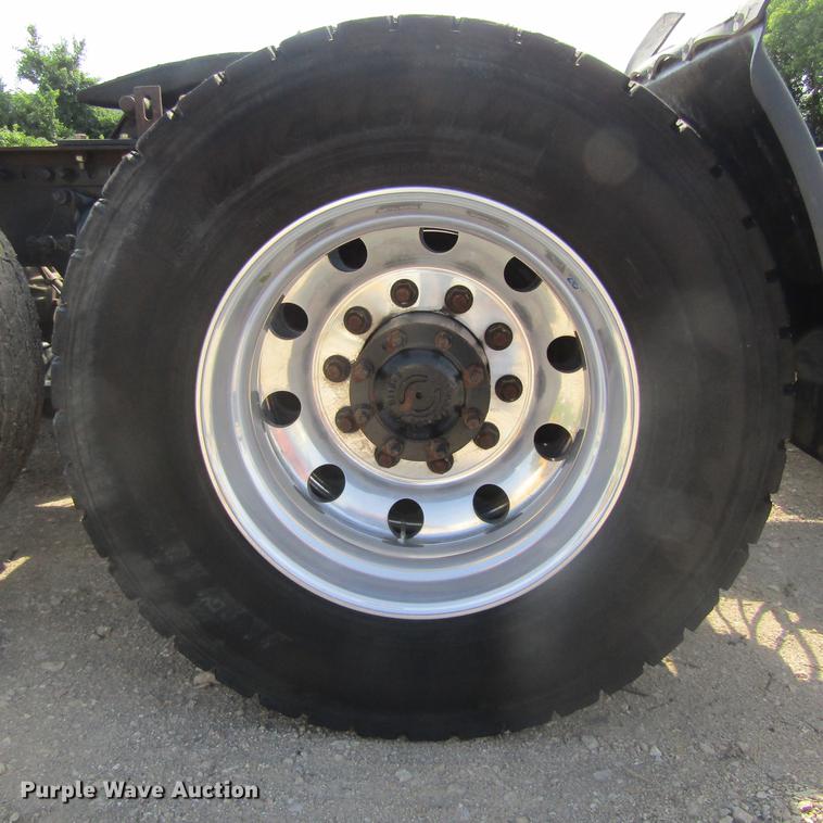 image for item DC0028 2012 Freightliner Cascadia semi truck