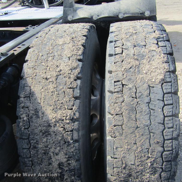 image for item DC0028 2012 Freightliner Cascadia semi truck