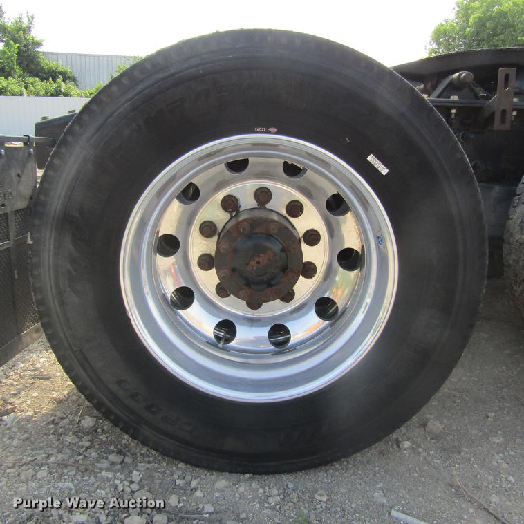 image for item DC0028 2012 Freightliner Cascadia semi truck