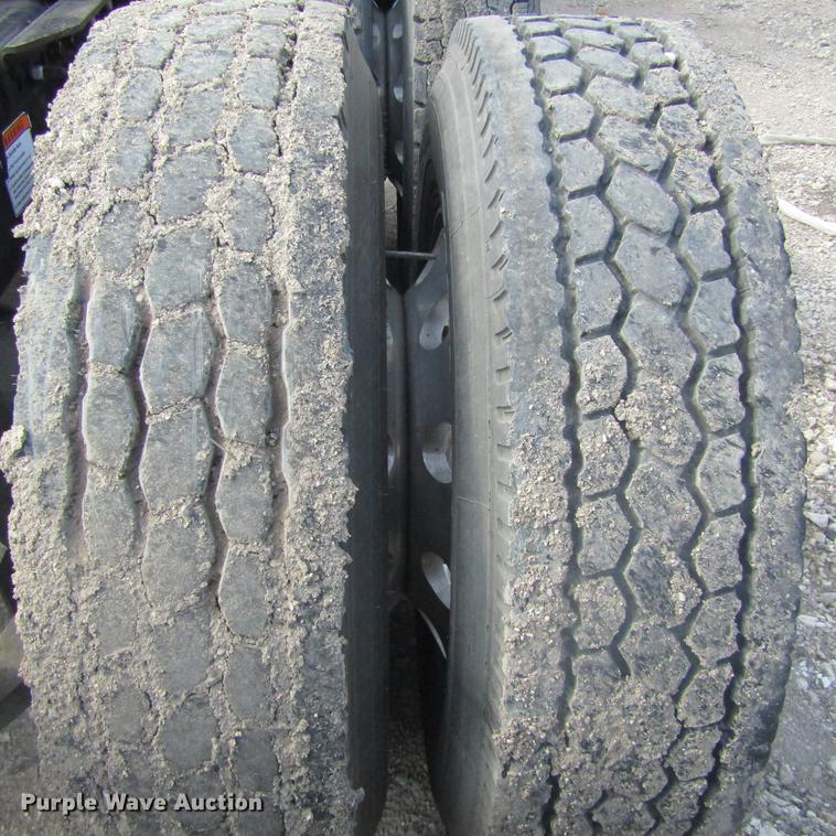 image for item DC0028 2012 Freightliner Cascadia semi truck