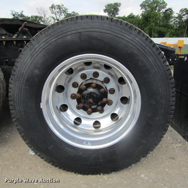 image for item DC0028 2012 Freightliner Cascadia semi truck