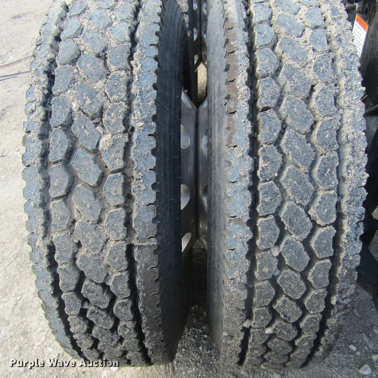 image for item DC0028 2012 Freightliner Cascadia semi truck