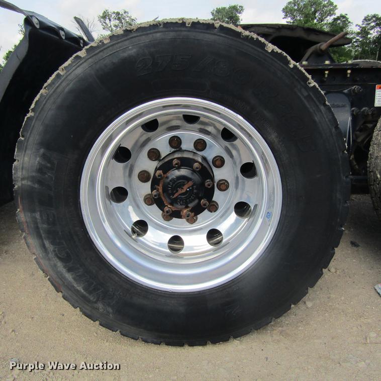 image for item DC0028 2012 Freightliner Cascadia semi truck