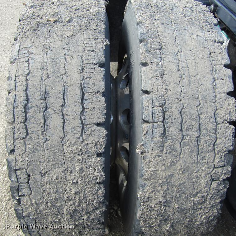 image for item DC0028 2012 Freightliner Cascadia semi truck