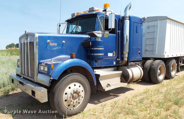 image for item DC4177 1986 Kenworth W900 semi truck