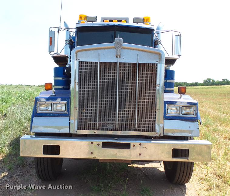 image for item DC4177 1986 Kenworth W900 semi truck