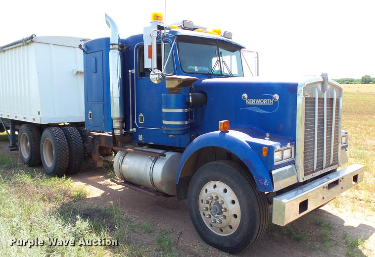 image for item DC4177 1986 Kenworth W900 semi truck