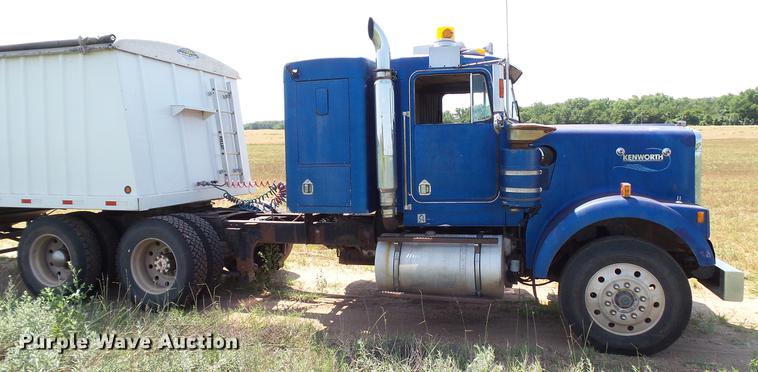 image for item DC4177 1986 Kenworth W900 semi truck