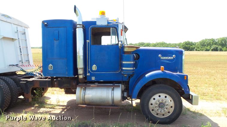 image for item DC4177 1986 Kenworth W900 semi truck