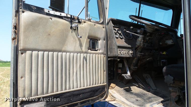 image for item DC4177 1986 Kenworth W900 semi truck