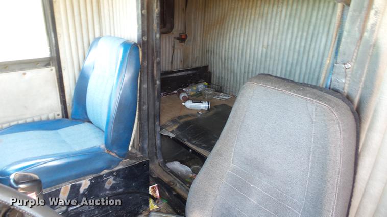 image for item DC4177 1986 Kenworth W900 semi truck