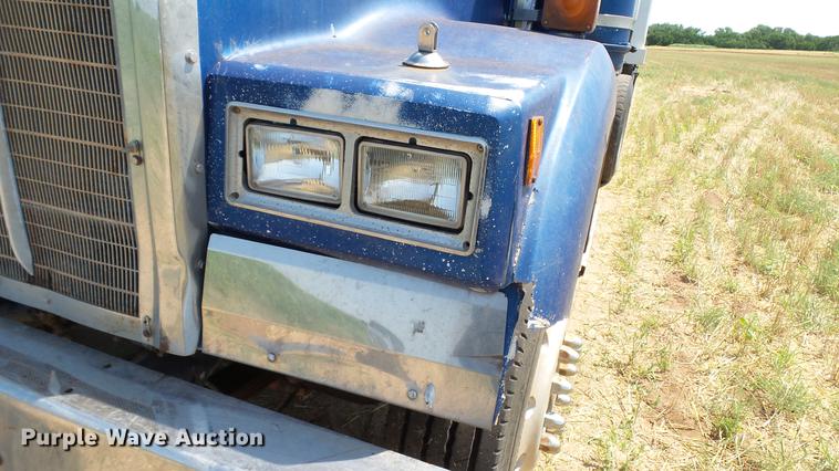 image for item DC4177 1986 Kenworth W900 semi truck