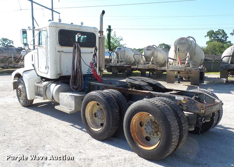 image for item DC5556 1996 Peterbilt 385 semi truck