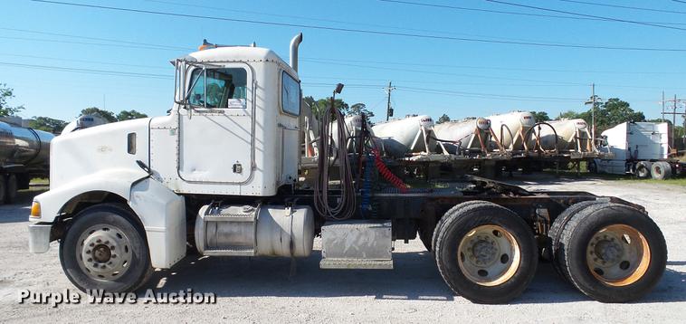 image for item DC5556 1996 Peterbilt 385 semi truck