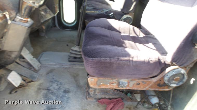 image for item DC5556 1996 Peterbilt 385 semi truck