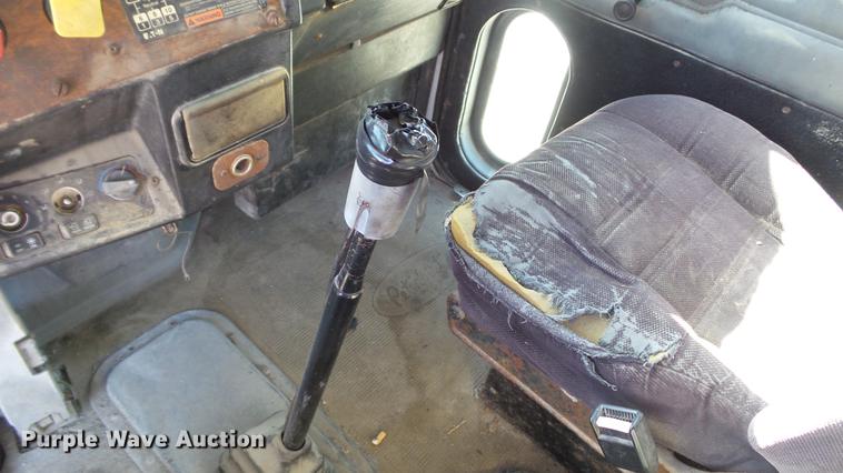 image for item DC5556 1996 Peterbilt 385 semi truck