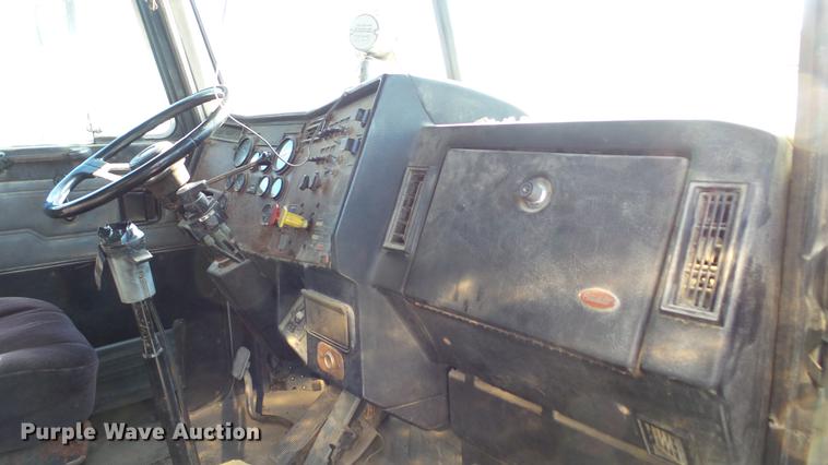 image for item DC5556 1996 Peterbilt 385 semi truck