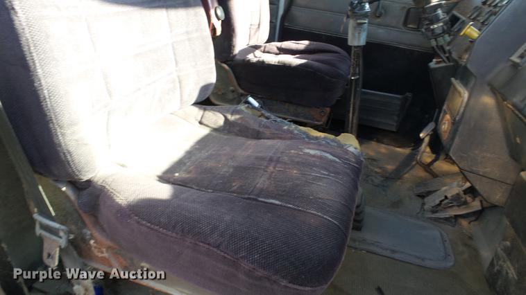 image for item DC5556 1996 Peterbilt 385 semi truck