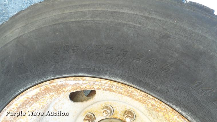 image for item DC5556 1996 Peterbilt 385 semi truck